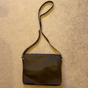 Women’s Handbag. Brown. One Size Fits All.